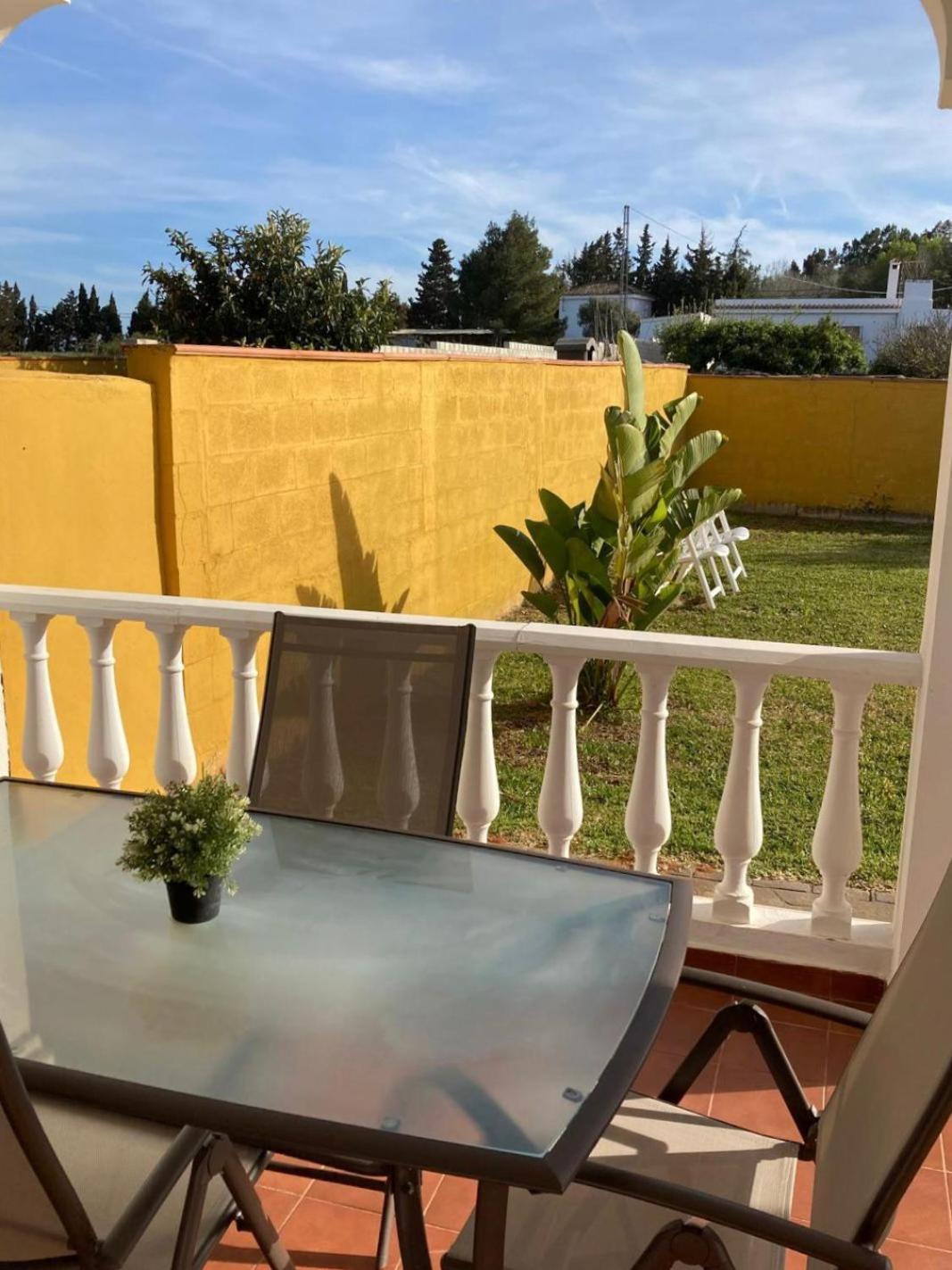 Hostal Del Faro Conil De La Frontera Exterior photo